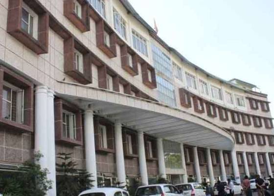 मुख्यमंत्री समेत कई मंत्री और नौकरशाह हुए होम क्वारेंटाइन