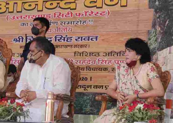 साहब से ज्यादा मेमसाहब का जलवा, एक अधिकारी की पत्नी के जलवे तो देखिए जनाब